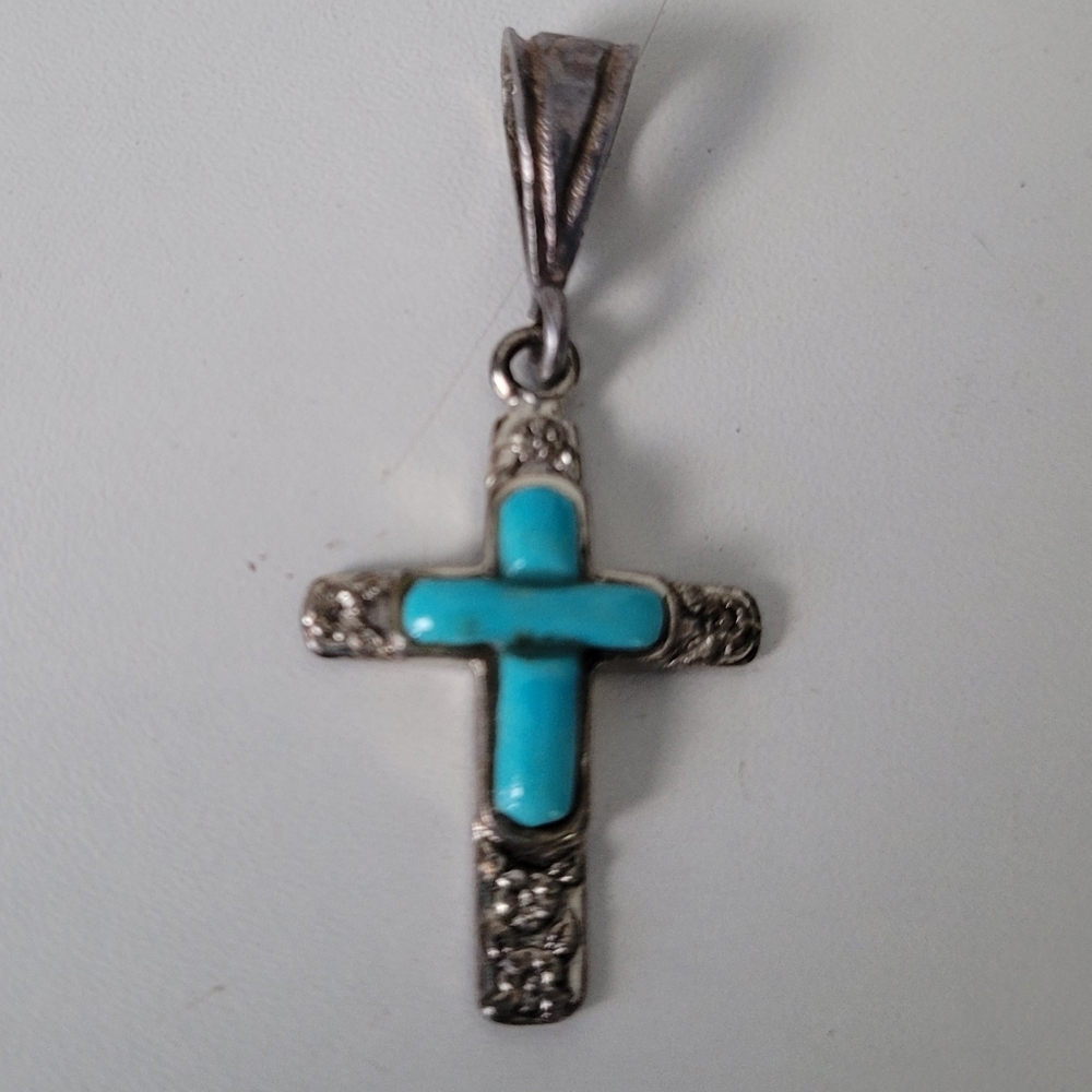 Silver Cloud Albuquerque New Mexico Sterling Turquoise Petite Cross Pendant